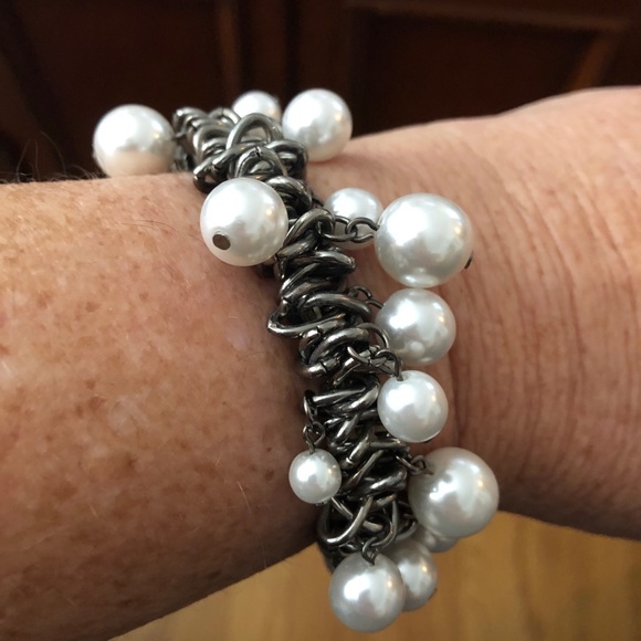 Stretch silver chain and white Pearl bracelet - Picture 2 of 5